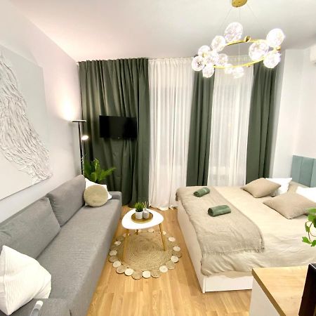 Brand New Design Studio Emerald - Old Town A/C Братислава Екстериор снимка