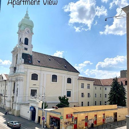 Brand New Design Studio Emerald - Old Town A/C Братислава Екстериор снимка