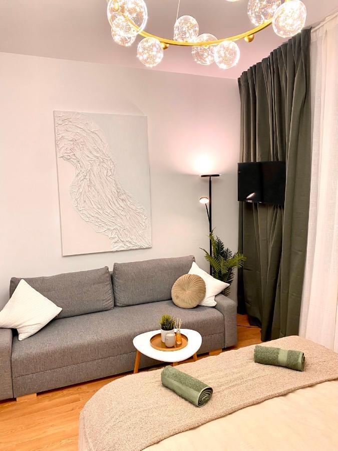 Brand New Design Studio Emerald - Old Town A/C Братислава Екстериор снимка