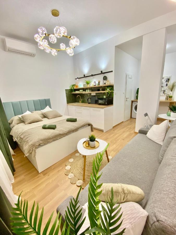 Brand New Design Studio Emerald - Old Town A/C Братислава Екстериор снимка