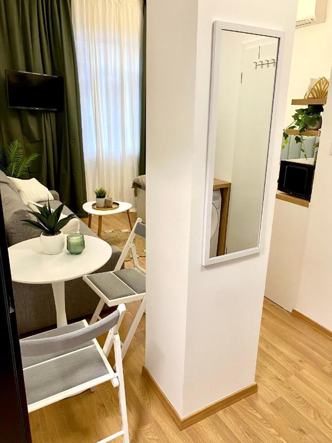 Brand New Design Studio Emerald - Old Town A/C Братислава Екстериор снимка