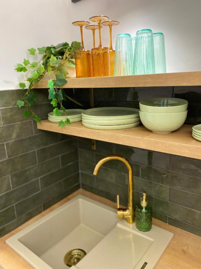 Brand New Design Studio Emerald - Old Town A/C Братислава Екстериор снимка