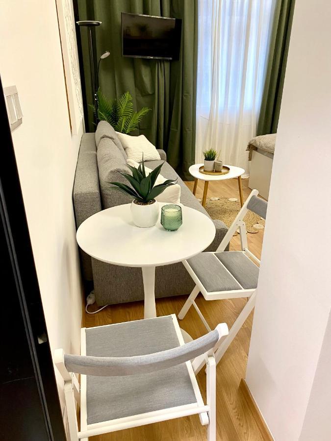 Brand New Design Studio Emerald - Old Town A/C Братислава Екстериор снимка