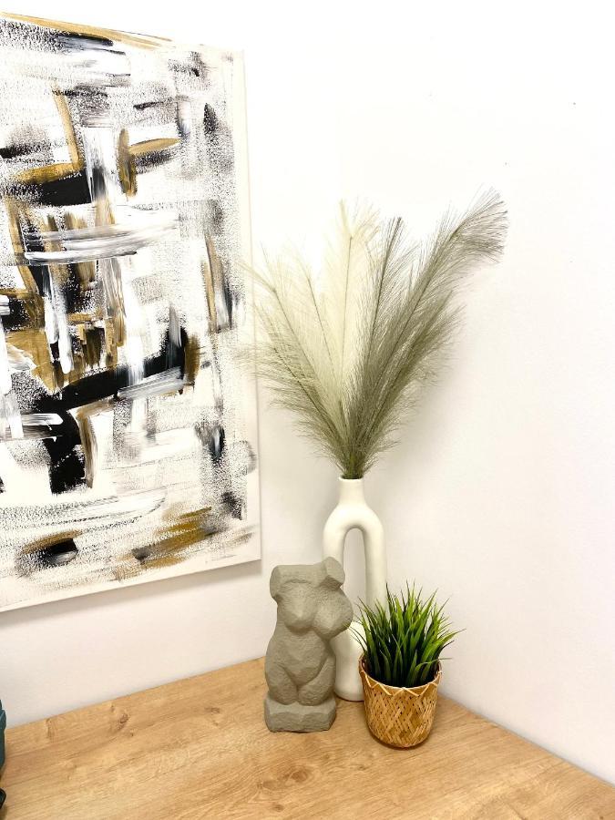 Brand New Design Studio Emerald - Old Town A/C Братислава Екстериор снимка